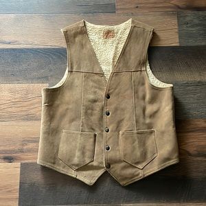 Men’s vintage genuine, leather shell with 100% acrylic lining. Stains/good condi